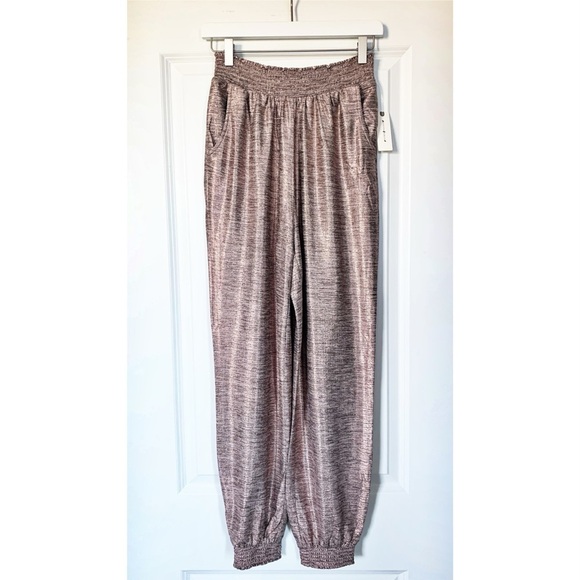 Nwt Anthropologie Metallic Shimmer Pink Holiday Joggers Festive Holiday XS - Picture 1 of 6